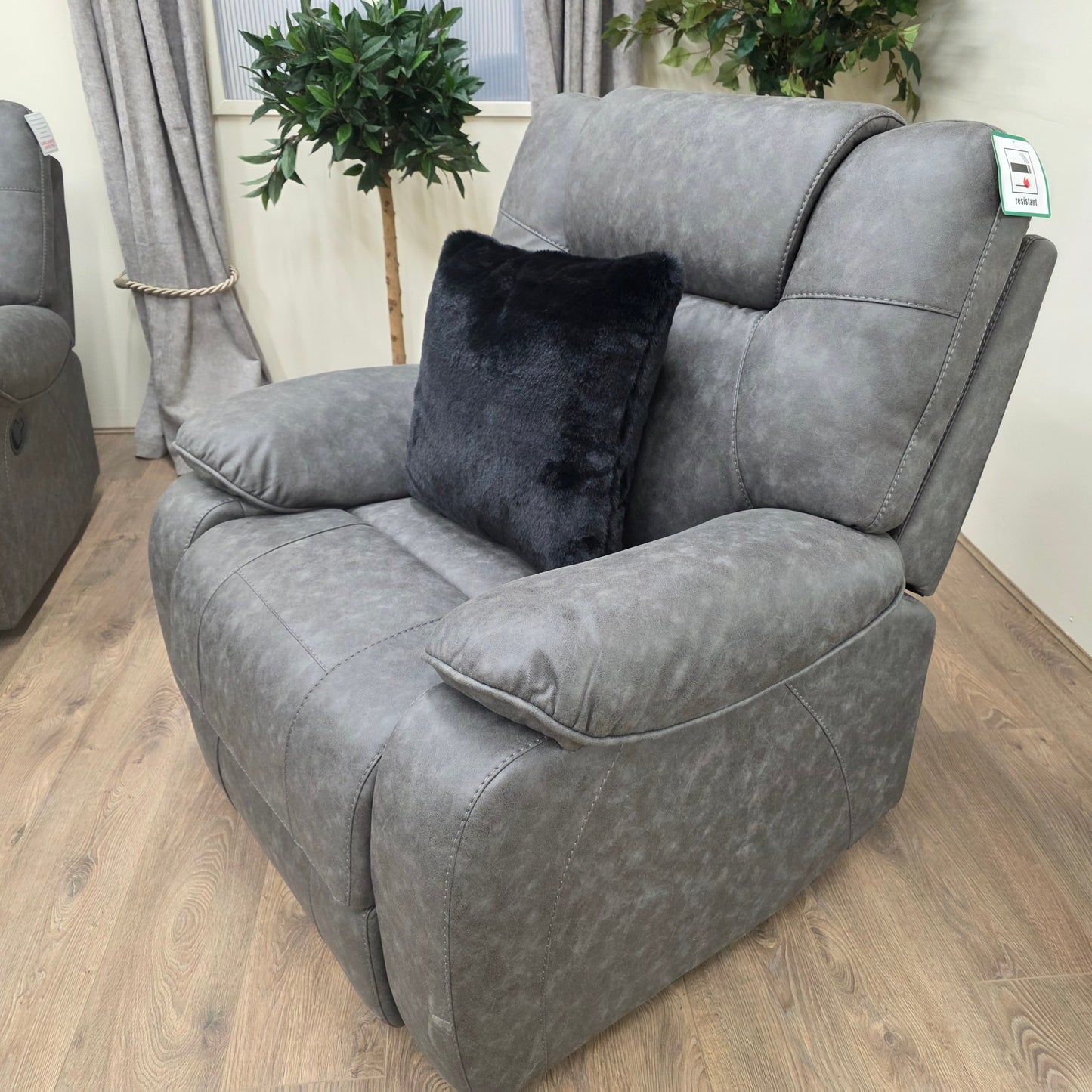 The Albly 3+2+1 Recliner Sofa Set