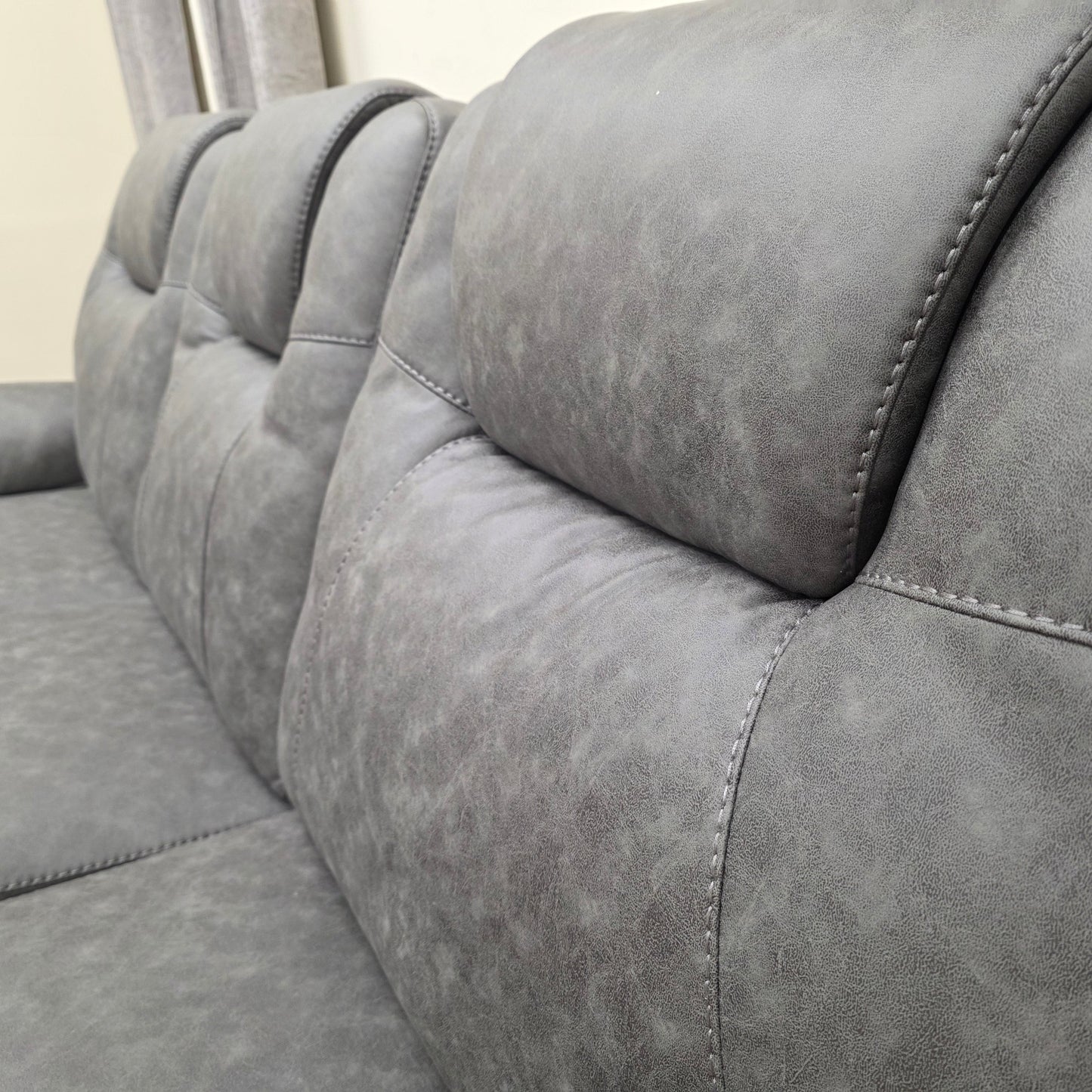 The Albly 3+2+1 Recliner Sofa Set